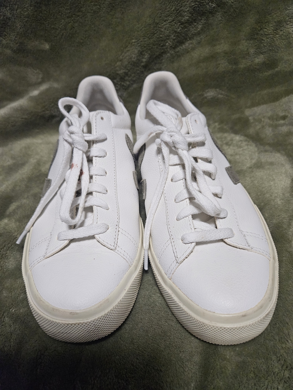 Veja Sneaks